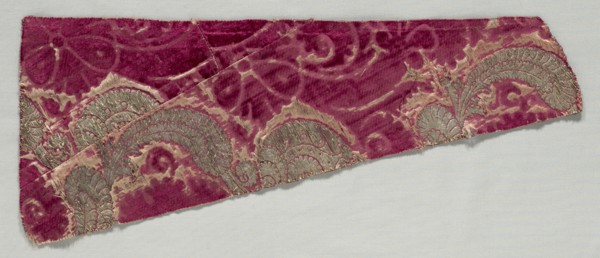 Velvet Fragment, 1400s. Italy, 15th century. Velvet (cut, voided, and brocaded): silk and gold