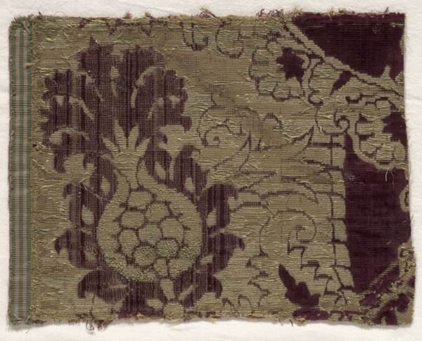 Velvet Fragment, 15th century. Spain, 15th century. Velvet (cut, uncut and brocaded); silk and gold