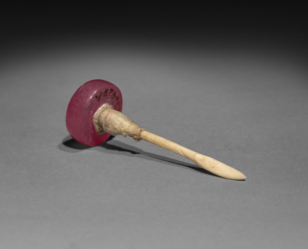 Snuff Bottle (stopper), 1644-1912. China, Qing dynasty (1644-1911). Glass; overall: 7.7 cm (3 1/16