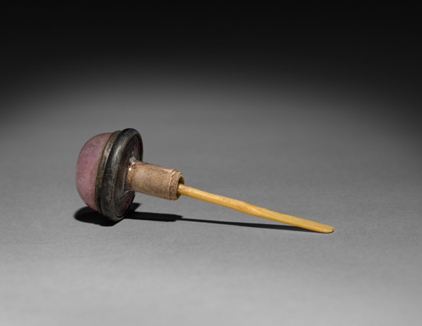 Snuff Bottle (stopper), 1644-1912. China, Qing dynasty (1644-1911). Glass; overall: 7.7 cm (3 1/16