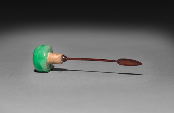 Snuff Bottle (stopper), 1644-1912. China, Qing dynasty (1644-1911). Glass; overall: 7.4 cm (2 15/16