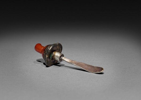 Snuff Bottle (stopper), 1644-1912. China, Qing dynasty (1644-1911). Glass; overall: 6.8 cm (2 11/16