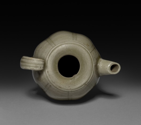 Wine Pot: Southern Celadon Ware, 1200s-1300s. China, Southern Song Dynasty (1127-1279) - Yuan