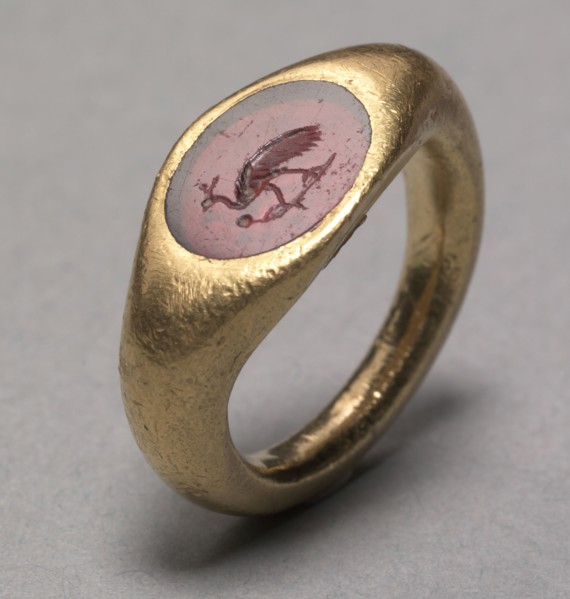 Peacock Ring, 1-200. Parthian, Iran, Seleucia, 1st-2nd Century. Gold and chalcedony; diameter: 1.8