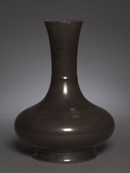 Vase, 1736-1795. China, Qing dynasty (1644-1911), Qianlong reign (1736-1795). Porcelain with dark