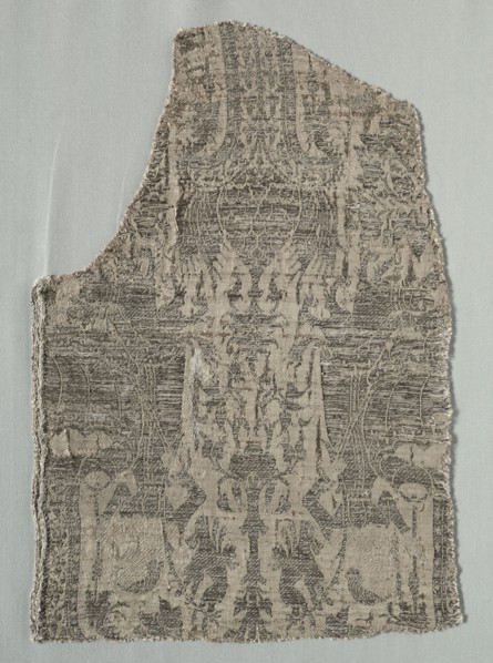 Silk Fragment, 1375-1399. Italy, last quarter of 14th century. Lampas weave, silk and gold thread;