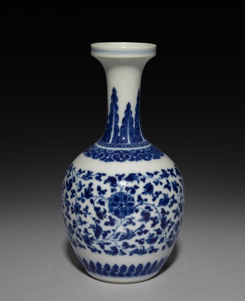 Globular Vase with Long Neck, 1661-1722. China, Qing dynasty (1644-1911), Kangxi reign (1661-1722).