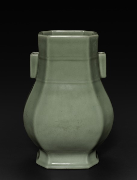 Suspension Vase, 1723-1735. China, Jiangxi province, Jingdezhen kilns, Qing dynasty (1644-1912),