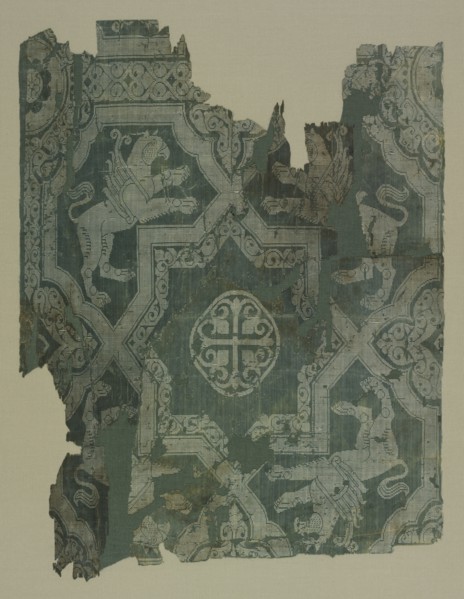 Fragment with star pattern and griffins, 950-1050. Iraq or Iran, Buyid period. Plain weave