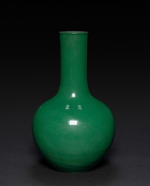 Bottle-shaped Vase, 1736-1795. China, Qing dynasty (1644-1911), Qianlong reign (1736-1795).