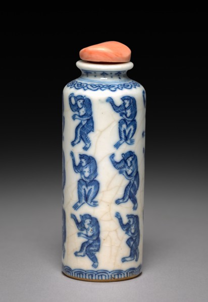 Snuff Bottle with Stopper, 1723-1735. China, Jiangxi province, Jingdezhen kilns, Qing dynasty