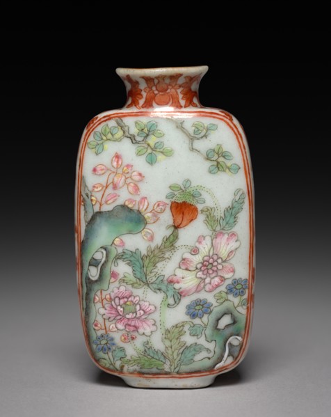 Snuff Bottle with Stopper, 1736-1795. China, Qing dynasty (1644-1912), Qianlong reign (1735-1795).