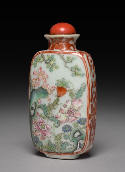 Snuff Bottle with Stopper, 1736-1795. China, Qing dynasty (1644-1912), Qianlong reign (1735-1795).