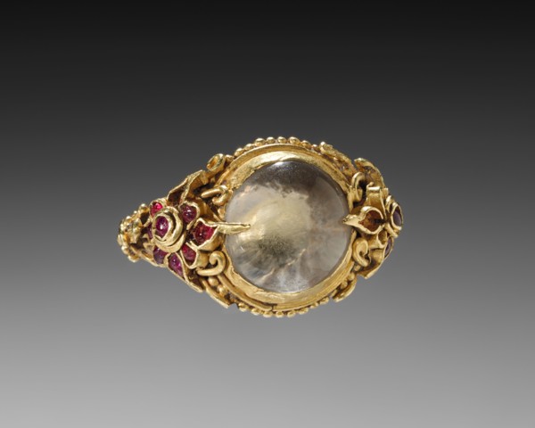 Ring, 1800s. Cambodia, 19th century. Gold with moonstone and rubies; diameter: 3 cm (1 3/16 in.).