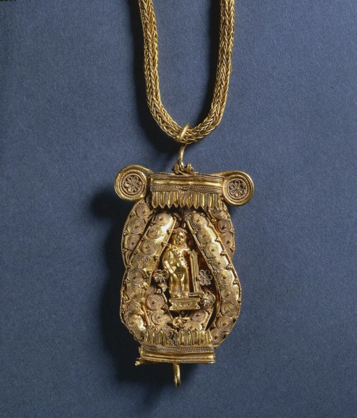 Chain and Pendant, 200s BC. Greece, Hellenistic period, 3rd Century BC. Gold; pendant: 6.8 cm (2