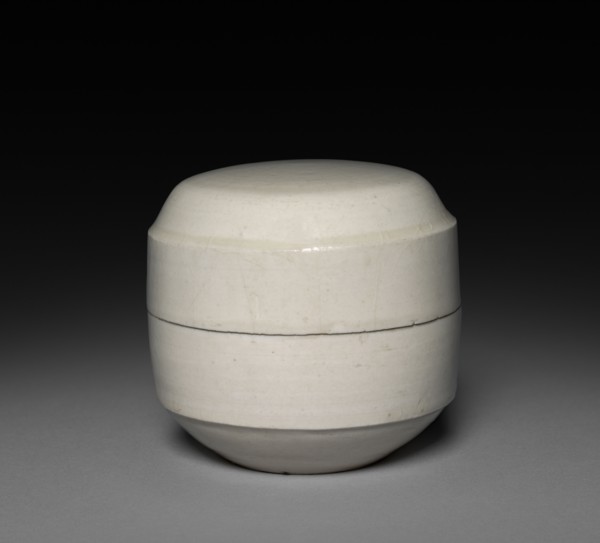 Covered Box: Ding ware, 1000s-1100s. China, Hebei province, Ch'ü-yand District, Northern Song