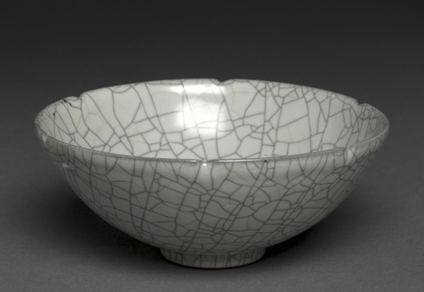 Sunflower Bowl: Guan ware, Southern Song dynasty (1127-1279). China, Southern Song dynasty
