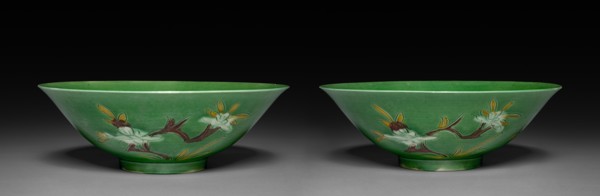 Pair of Bowls with Sprays of Flowers, 1662-1722. China, Jiangxi province, Jingdezhen kilns, Qing