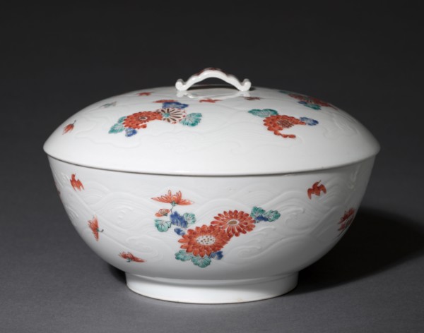 Covered Bowl with Chrysanthemums and Chidori: Kakiemon Ware, early 18th century. Japan, Edo Period