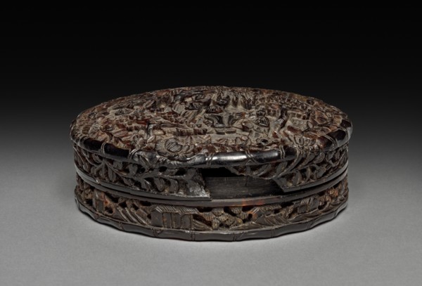 Fragrance Box, 1700s. China, Qing dynasty (1644-1911). Tortoiseshell; diameter: 8.6 cm (3 3/8 in.).
