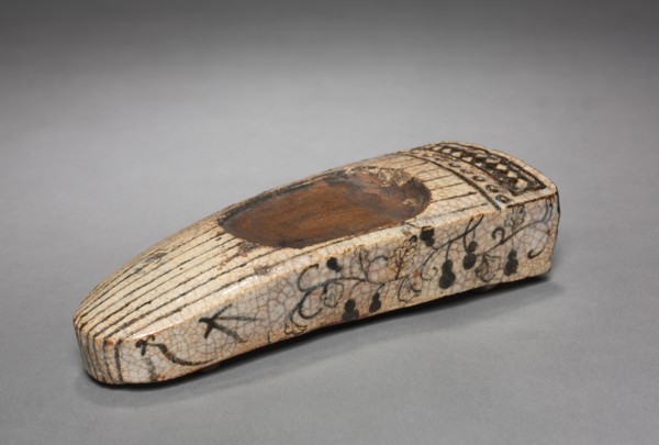 Inkstone in the Form of a Koto, 1600s. Japan, Gifu Prefecture, Mino kilns, Momoyama (1573-1615)-Edo