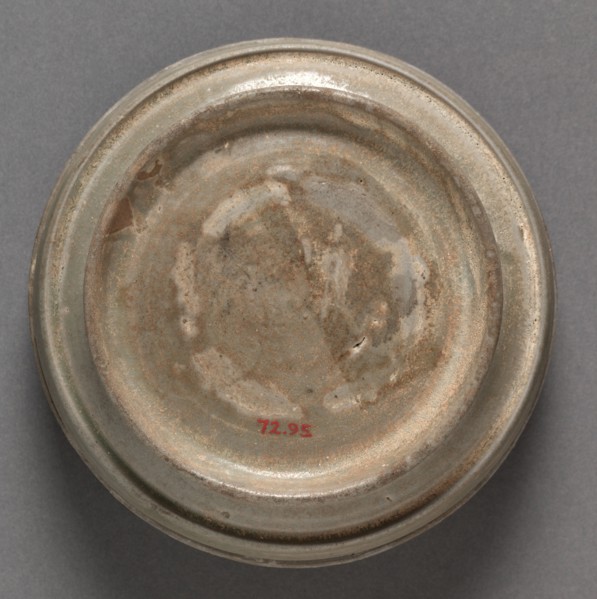 Covered Box: Yue Ware, 907-960. China, Shang-lin-hu kilns, Yu-yao District, Zhejiang province, Five