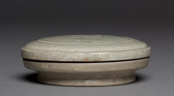 Covered Box: Yue Ware, 907-960. China, Shang-lin-hu kilns, Yu-yao District, Zhejiang province, Five