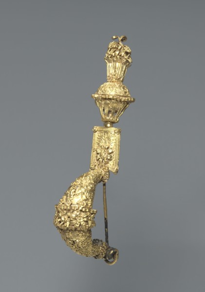 Fibula (Pin), 300s BC. Italy, Etruscan, 4th Century BC. Gold; overall: 4.2 cm (1 5/8 in.).