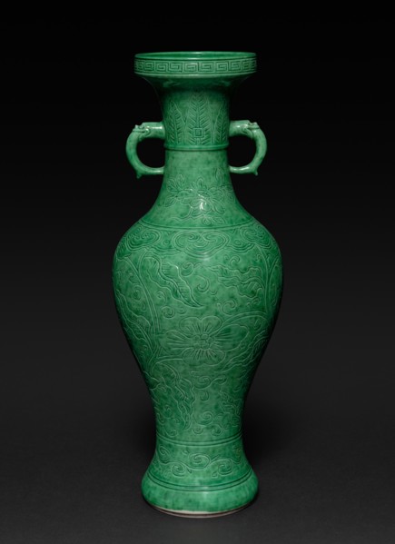 Vase, 1662-1722. China, Jiangxi province, Jingdezhen kilns, Qing dynasty (1644-1912), Kangxi reign