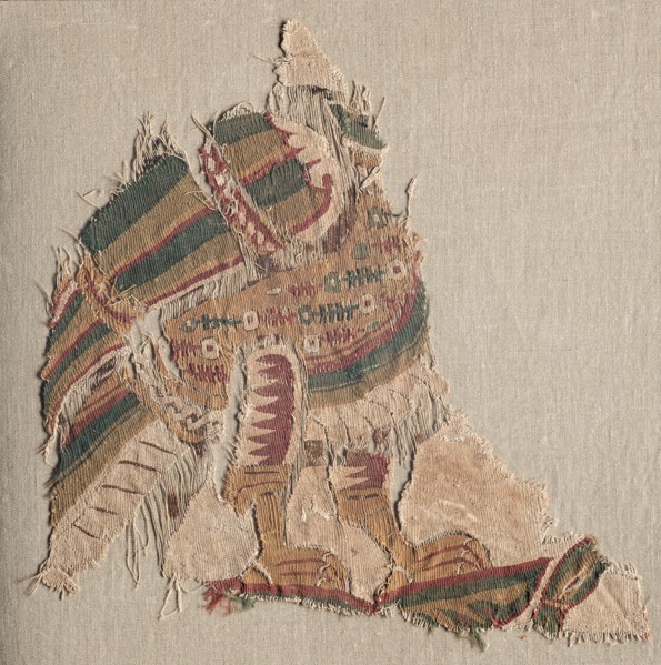 Tapestry with beheaded bird, 800s. Egypt, al-Bahnasa, Tulunid period. Tapestry weave: linen and