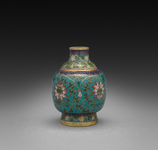Snuff Bottle with Floral Scrolls, 1736-1795. China, Qing dynasty (1644-1912), Qianlong mark and