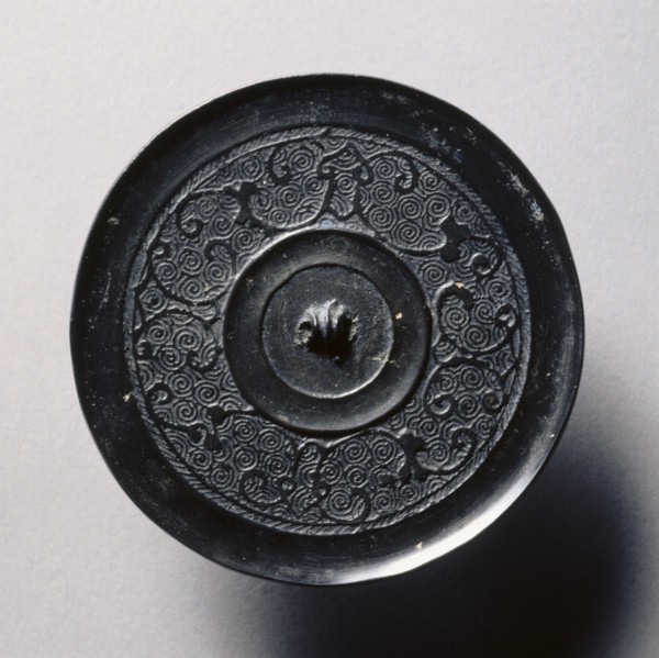 Mirror with Serpentine Interlaces, early 5th-late 3rd century BC. China, Eastern Zhou dynasty