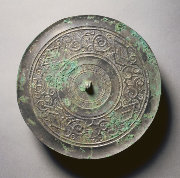 Mirror with Serpentine Interlaces and Angular Meanders, early 5th-late 3rd century BC. China,