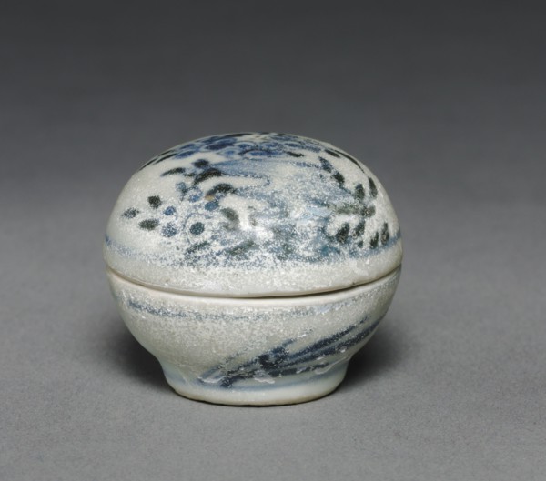 Pill Box, c. 1752. China, Qing dynasty (1644-1911). Porcelain with blue and white decoration;