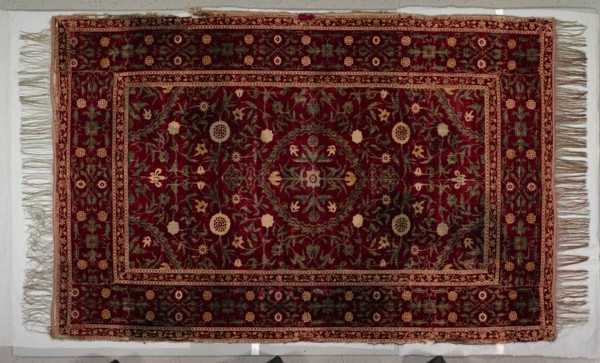 Floorspread with medallion pattern, 1650-1700. India, Gujarat, probably Ahmedabad. Velvet, solid