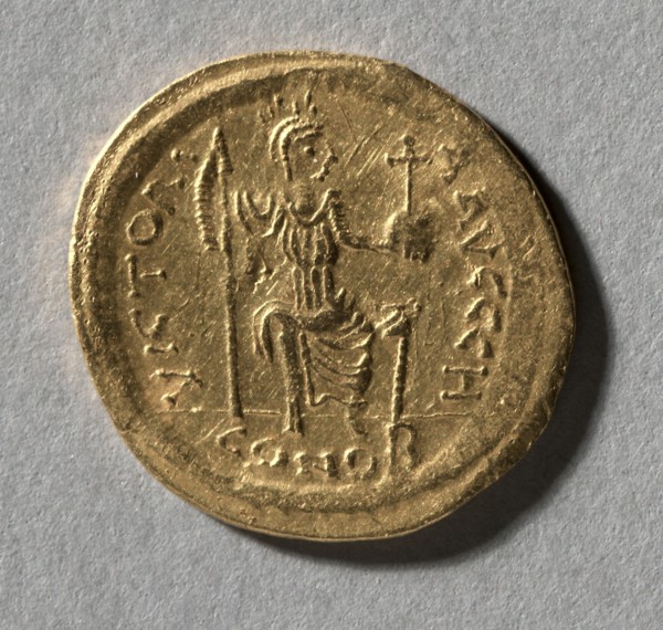 Solidus of Justin II, 565-578. Byzantine, 6th century. Gold; diameter: 2 cm (13/16 in.)