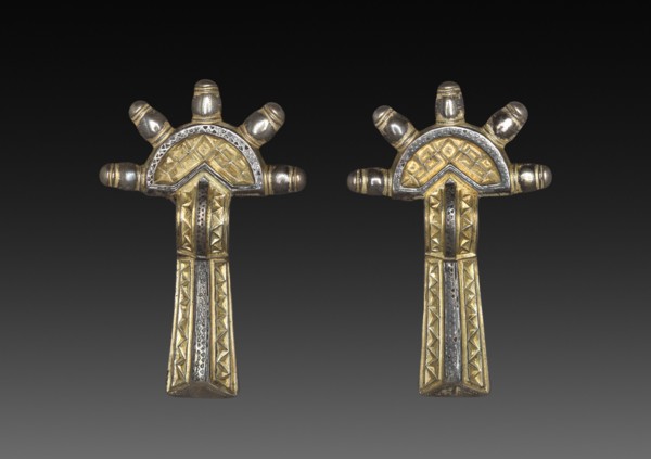 Bow Fibulae, 500-550. Alemannic, 6th century. Silver gilt and niello; overall: 7.7 x 4.9 x 2 cm (3