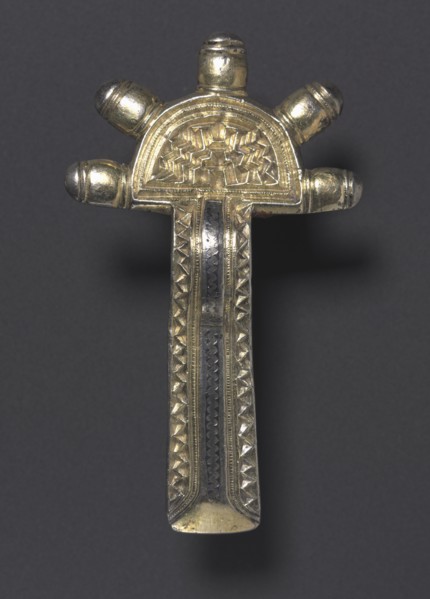 Bow Fibula, 500-550. Frankish, 6th century. Silver gilt and niello; overall: 7.7 x 4.5 x 1.1 cm (3