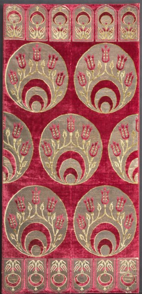 Brocaded velvet cushion cover with crescents, 1525-1575. Turkey, Istanbul or Bursa. Velvet,