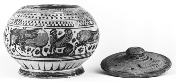 Corinthian Pyxis; Greece, Corinth, about 575 B.C; Terracotta; 9.5 cm, 3 3,4 in