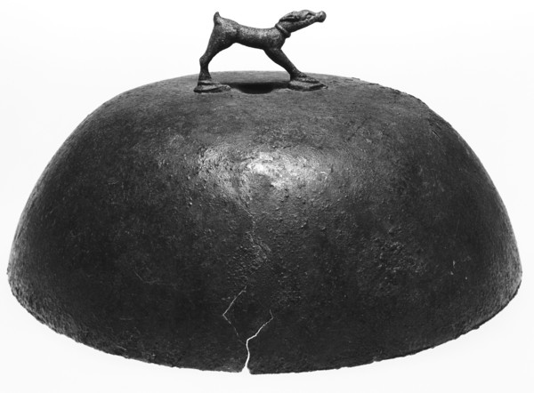Lid; Etruria; 5th century B.C; Bronze; 12.5 × 22.6 cm, 4 15,16 × 8 7,8 in
