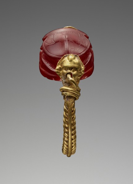 Scarab; Master of the Boston Dionysos; Etruria; 520 - 510 B.C; Carnelian and gold; 0.7 × 1.2 × 0.9 cm, 1,4 × 1,2 × 3,8 in