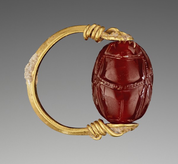 Gem Engraved with an Archer, Possibly Odysseus; Etruria; 425–400 B.C; Carnelian and gold; 0.7 × 1.5 × 1.1 cm