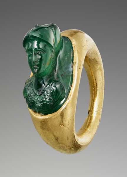Minerva; 1st century; Gem: chrome chalcedony; ring: gold; 1.8 × 1.1 × 1.3 cm, 3,4 × 7,16 × 1,2 in