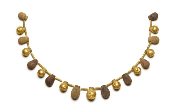 Necklace; Italy; 550 - 400 B.C; Gold and Amber; 49.5 × 3 × 3 cm, 19 1,2 × 1 3,16 × 1 3,16 in