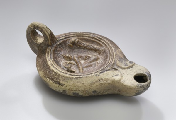 Lamp; North Africa, Tunisia; 1st century; Terracotta; 10.5 x 4 x 6.6 cm, 4 1,8 x 1 9,16 x 2 5,8 in