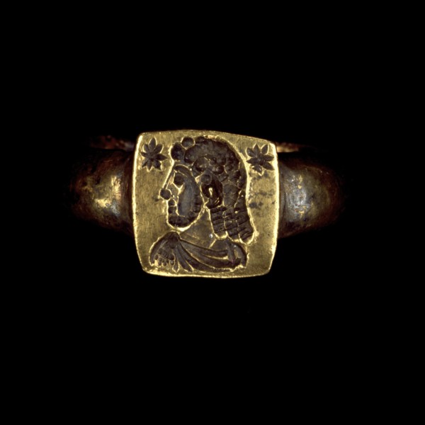 Ring; Roman Empire; 250 - 400; Gold; 1.9 × 2.6 cm, 3,4 × 1 in