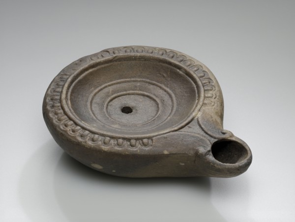 Lamp, Anatolia; 1st - 4th century; Terracotta; 3 x 8.3 x 10.5 cm, 1 3,16 x 3 1,4 x 4 1,8 in