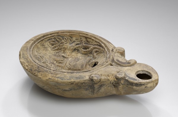 Lamp, North Africa; 1st - 4th century; Terracotta; 3.1 x 8 x 11.3 cm, 1 1,4 x 3 1,8 x 4 7,16 in