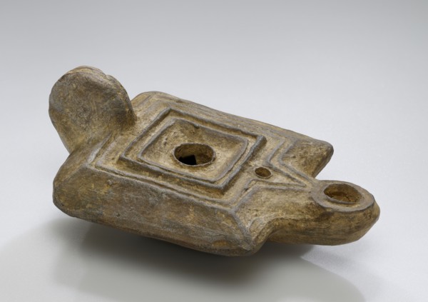 Lamp, Roman Empire; 1st - 4th century; Terracotta; 2.6 x 6.5 x 9.7 cm, 1 x 2 9,16 x 3 13,16 in